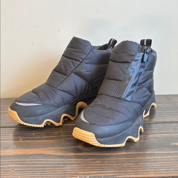 Sorel Women’s waterproof puffy boots - Picture 3 of 3